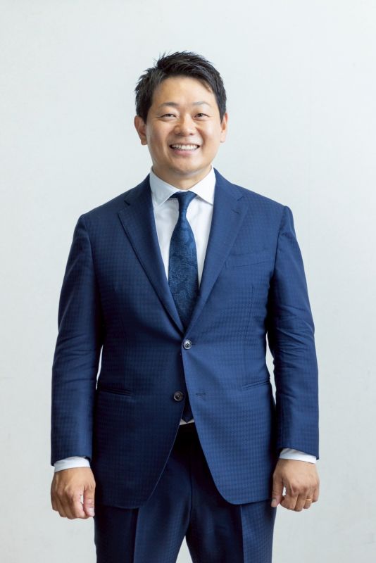 代表ご挨拶｜ヒダニ電機株式会社｜福井県福井市のEV・PHEVスポット設備工事、空調設備工事、照明LED化工事、民間電気設備工事、通信設備工事